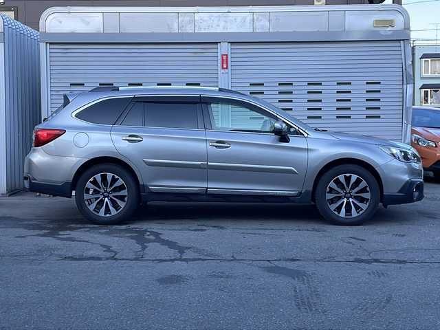 スバル アウトバック リミテッド 道央・札幌 2015(平27)年 11.3万km タングステンM (株)IDOMが運営する【じしゃロン札幌店】の自社ローン専用車両になります。こちらは現金またはオートローンご利用価格です。自社ローンご希望の方は別途その旨お申し付けください。/Panasonic製ナビ　CN‐LR800D/（フルセグ、CD、DVD、AM、FM、BTオーディオ、HDMI）/バックカメラ/プッシュスタート/ステアリングリモコン/パドルシフト/追従クルーズコントロール/レーンアシスト/アイサイト/先行車発進お知らせ機能/X－MODE/電動リアゲート/リアゲートメモリー/ヘッドライトレベライザー/レザーシート/全席シートヒーター/DN席パワーシート/D席シートメモリー/電格ウィンカーミラー/オールオートパワーウィンドウ/ETC/電動パーキング/純正フロアマット/社外ドラレコ/ルーフレール/リヤデフォッガー/新車時保証書/車両取扱説明書/ナビ取扱説明書/スペアキー