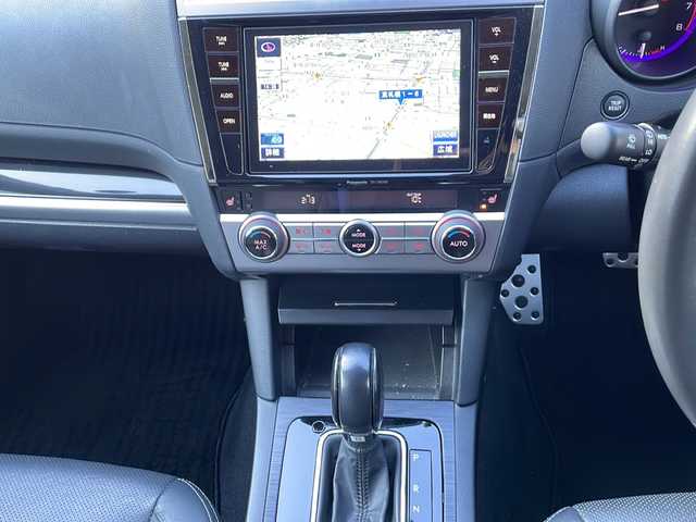 スバル アウトバック リミテッド 道央・札幌 2015(平27)年 11.3万km タングステンM (株)IDOMが運営する【じしゃロン札幌店】の自社ローン専用車両になります。こちらは現金またはオートローンご利用価格です。自社ローンご希望の方は別途その旨お申し付けください。/Panasonic製ナビ　CN‐LR800D/（フルセグ、CD、DVD、AM、FM、BTオーディオ、HDMI）/バックカメラ/プッシュスタート/ステアリングリモコン/パドルシフト/追従クルーズコントロール/レーンアシスト/アイサイト/先行車発進お知らせ機能/X－MODE/電動リアゲート/リアゲートメモリー/ヘッドライトレベライザー/レザーシート/全席シートヒーター/DN席パワーシート/D席シートメモリー/電格ウィンカーミラー/オールオートパワーウィンドウ/ETC/電動パーキング/純正フロアマット/社外ドラレコ/ルーフレール/リヤデフォッガー/新車時保証書/車両取扱説明書/ナビ取扱説明書/スペアキー