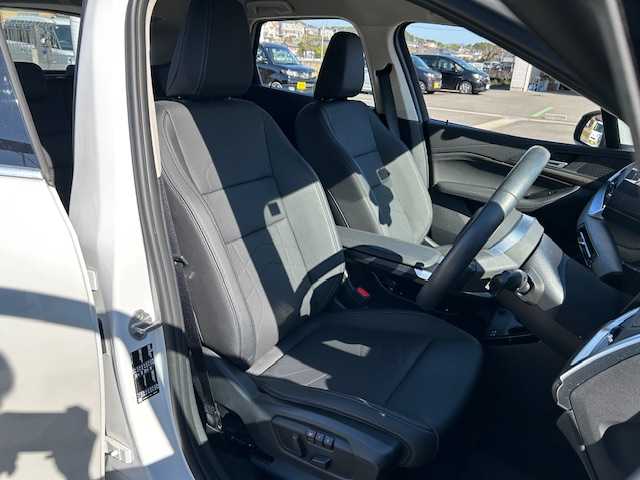 ＢＭＷ ＢＭＷ ２１８ｉ アクティブツアラー エクスクルーシブ 静岡県 2023(令5)年 1.7万km 白 純正ナビ/全方位カメラ/純正フロアマット/プッシュスタート/スマートキー/スペアキー/レザーシート/クルーズコントロール/ETC/オートライト/パワーバックドア/運転席助手席パワーシート/運転席メモリーシート