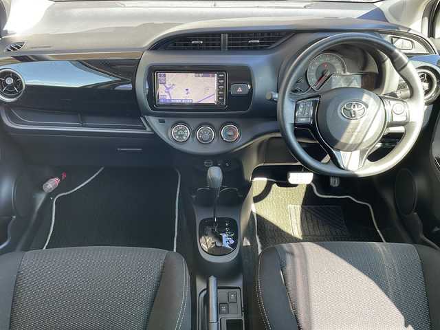 トヨタ ヴィッツ F セーフティーエディションⅢ 長野県 2020(令2)年 0.5万km シルバーM ４WD/トヨタセーフティセンス/純正メモリナビTV/バックカメラ/ビルトインETC/前後ドライブレコーダー /レーンキープアシスト/プッシュスタート /前後コーナーセンサー /保証書・取説/スペアキー