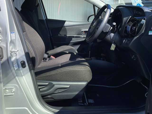 トヨタ ヴィッツ F セーフティーエディションⅢ 長野県 2020(令2)年 0.5万km シルバーM ４WD/トヨタセーフティセンス/純正メモリナビTV/バックカメラ/ビルトインETC/前後ドライブレコーダー /レーンキープアシスト/プッシュスタート /前後コーナーセンサー /保証書・取説/スペアキー