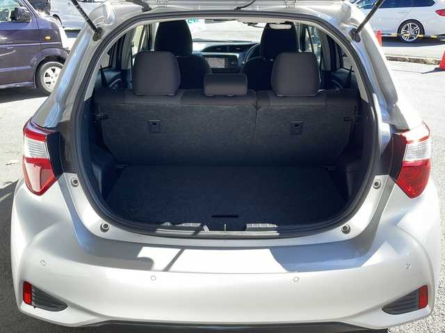 トヨタ ヴィッツ F セーフティーエディションⅢ 長野県 2020(令2)年 0.5万km シルバーM ４WD/トヨタセーフティセンス/純正メモリナビTV/バックカメラ/ビルトインETC/前後ドライブレコーダー /レーンキープアシスト/プッシュスタート /前後コーナーセンサー /保証書・取説/スペアキー