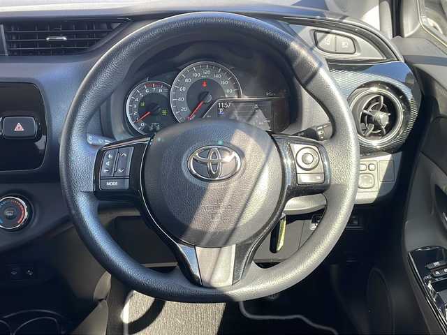 トヨタ ヴィッツ F セーフティーエディションⅢ 長野県 2020(令2)年 0.5万km シルバーM ４WD/トヨタセーフティセンス/純正メモリナビTV/バックカメラ/ビルトインETC/前後ドライブレコーダー /レーンキープアシスト/プッシュスタート /前後コーナーセンサー /保証書・取説/スペアキー