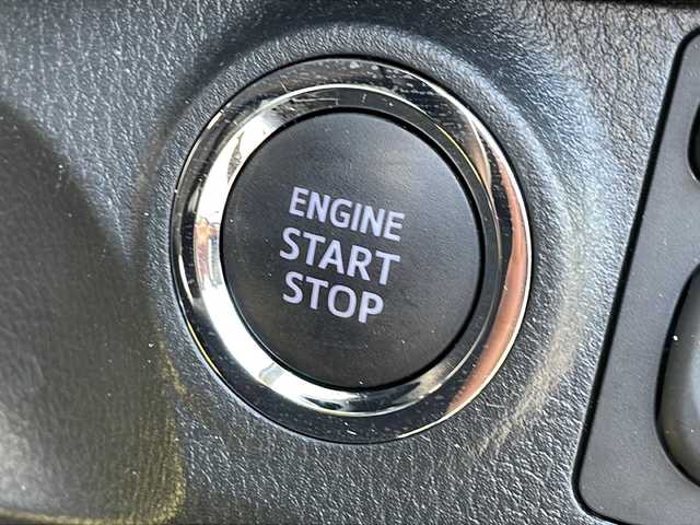 トヨタ ヴィッツ F セーフティーエディションⅢ 長野県 2020(令2)年 0.5万km シルバーM ４WD/トヨタセーフティセンス/純正メモリナビTV/バックカメラ/ビルトインETC/前後ドライブレコーダー /レーンキープアシスト/プッシュスタート /前後コーナーセンサー /保証書・取説/スペアキー