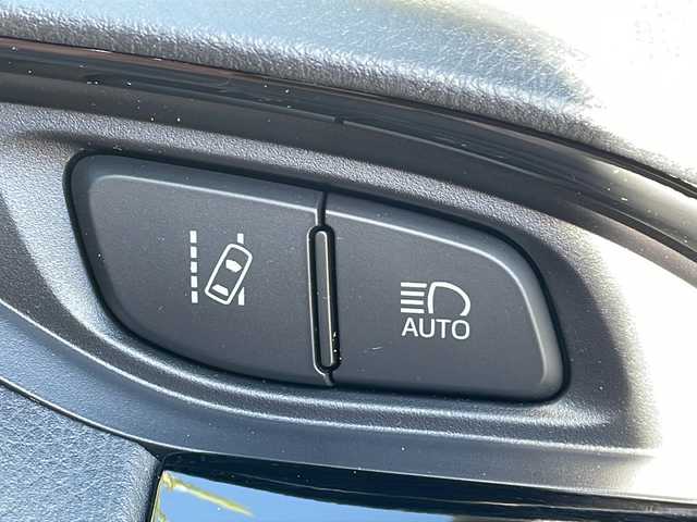 トヨタ ヴィッツ F セーフティーエディションⅢ 長野県 2020(令2)年 0.5万km シルバーM ４WD/トヨタセーフティセンス/純正メモリナビTV/バックカメラ/ビルトインETC/前後ドライブレコーダー /レーンキープアシスト/プッシュスタート /前後コーナーセンサー /保証書・取説/スペアキー