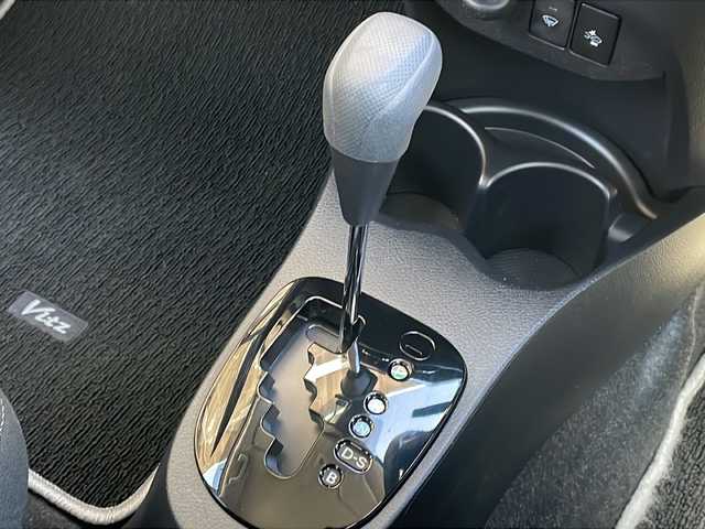 トヨタ ヴィッツ F セーフティーエディションⅢ 長野県 2020(令2)年 0.5万km シルバーM ４WD/トヨタセーフティセンス/純正メモリナビTV/バックカメラ/ビルトインETC/前後ドライブレコーダー /レーンキープアシスト/プッシュスタート /前後コーナーセンサー /保証書・取説/スペアキー