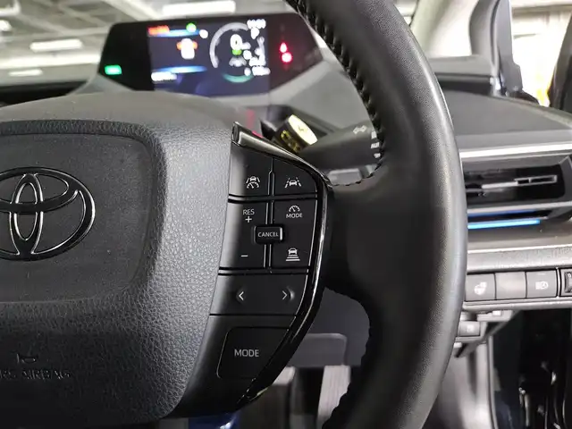 トヨタ プリウス Z 福岡県 2023(令5)年 6.6万km アティチュードブラックマイカ 〇12.3インチディスプレイオーディオ/〇フルセグTV/〇パワーバックドア/〇バックカメラ/〇パノラマビューモニター/〇ビルトインETC2.0/〇レーダークルーズコントロール/〇コーナーセンサー/〇セーフティセンス/〇トヨタチームメイト/〇LEDヘッドランプ/〇LEDアクセサリーランプ/〇デジタルインナーミラー/〇合皮巻きステアリングホイール/〇ステアリングヒーター/〇合皮スポーティシート/〇パワーシート/シートヒーター/〇シートベンチレーション/〇純正19インチアルミホイール/〇スマートエントリー/スタートシステム/〇禁煙車