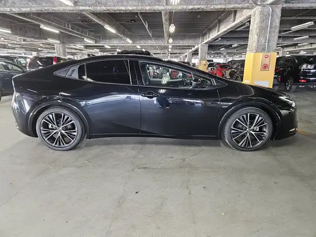 トヨタ プリウス Z 福岡県 2023(令5)年 6.6万km アティチュードブラックマイカ 〇12.3インチディスプレイオーディオ/〇フルセグTV/〇パワーバックドア/〇バックカメラ/〇パノラマビューモニター/〇ビルトインETC2.0/〇レーダークルーズコントロール/〇コーナーセンサー/〇セーフティセンス/〇トヨタチームメイト/〇LEDヘッドランプ/〇LEDアクセサリーランプ/〇デジタルインナーミラー/〇合皮巻きステアリングホイール/〇ステアリングヒーター/〇合皮スポーティシート/〇パワーシート/シートヒーター/〇シートベンチレーション/〇純正19インチアルミホイール/〇スマートエントリー/スタートシステム/〇禁煙車