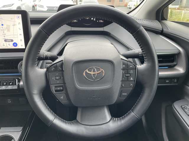 トヨタ プリウス Z 広島県 2023(令5)年 6.6万km アティチュードブラックマイカ 〇12.3インチディスプレイオーディオ/〇フルセグTV/〇パワーバックドア/〇バックカメラ/〇パノラマビューモニター/〇ビルトインETC2.0/〇レーダークルーズコントロール/〇コーナーセンサー/〇セーフティセンス/〇トヨタチームメイト/〇LEDヘッドランプ/〇LEDアクセサリーランプ/〇デジタルインナーミラー/〇合皮巻きステアリングホイール/〇ステアリングヒーター/〇合皮スポーティシート/〇パワーシート/シートヒーター/〇シートベンチレーション/〇純正19インチアルミホイール/〇スマートエントリー/スタートシステム/〇禁煙車