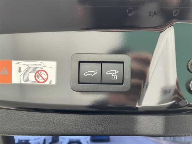 トヨタ プリウス Z 広島県 2023(令5)年 6.6万km アティチュードブラックマイカ 〇12.3インチディスプレイオーディオ/〇フルセグTV/〇パワーバックドア/〇バックカメラ/〇パノラマビューモニター/〇ビルトインETC2.0/〇レーダークルーズコントロール/〇コーナーセンサー/〇セーフティセンス/〇トヨタチームメイト/〇LEDヘッドランプ/〇LEDアクセサリーランプ/〇デジタルインナーミラー/〇合皮巻きステアリングホイール/〇ステアリングヒーター/〇合皮スポーティシート/〇パワーシート/シートヒーター/〇シートベンチレーション/〇純正19インチアルミホイール/〇スマートエントリー/スタートシステム/〇禁煙車