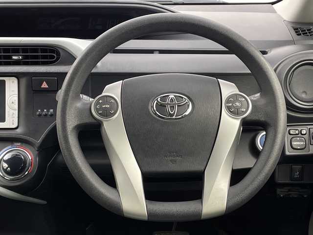 トヨタ アクア S 新潟県 2013(平25)年 7万km グレーメタリック 純正メモリナビ/BT/ワンセグ/バックカメラ/スマートキー/純正フロアマット/ETC/ハロゲンヘッドライト/オートライト/ウインカーミラー