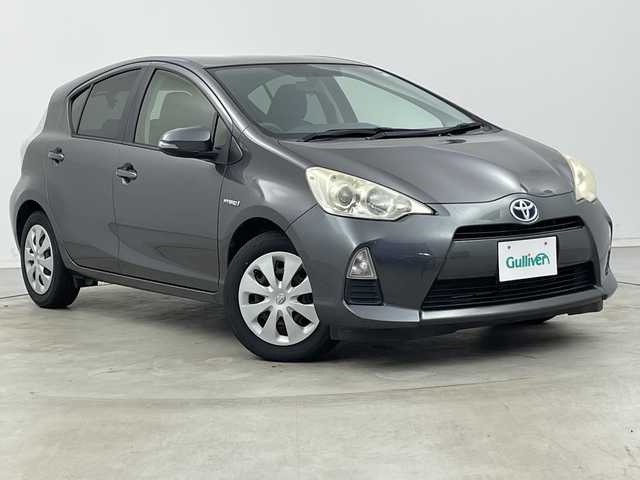 トヨタ アクア S 新潟県 2013(平25)年 7万km グレーメタリック 純正メモリナビ/BT/ワンセグ/バックカメラ/スマートキー/純正フロアマット/ETC/ハロゲンヘッドライト/オートライト/ウインカーミラー