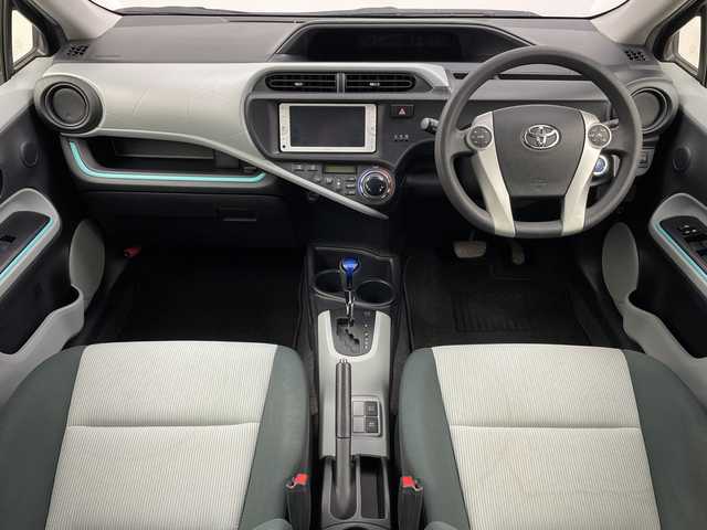 トヨタ アクア S 新潟県 2013(平25)年 7万km グレーメタリック 純正メモリナビ/BT/ワンセグ/バックカメラ/スマートキー/純正フロアマット/ETC/ハロゲンヘッドライト/オートライト/ウインカーミラー