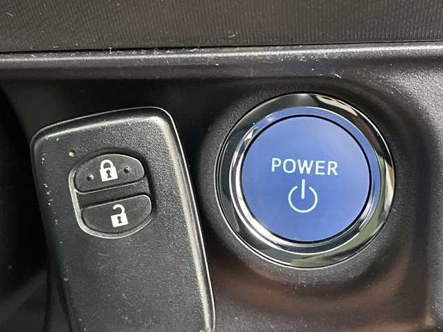 トヨタ アクア S 新潟県 2013(平25)年 7万km グレーメタリック 純正メモリナビ/BT/ワンセグ/バックカメラ/スマートキー/純正フロアマット/ETC/ハロゲンヘッドライト/オートライト/ウインカーミラー