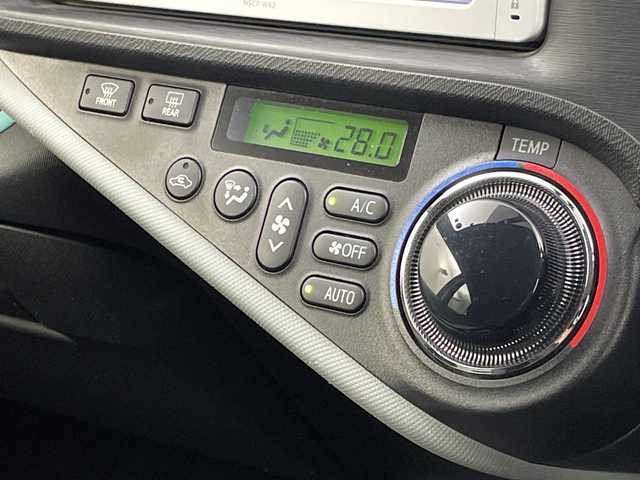 トヨタ アクア S 新潟県 2013(平25)年 7万km グレーメタリック 純正メモリナビ/BT/ワンセグ/バックカメラ/スマートキー/純正フロアマット/ETC/ハロゲンヘッドライト/オートライト/ウインカーミラー