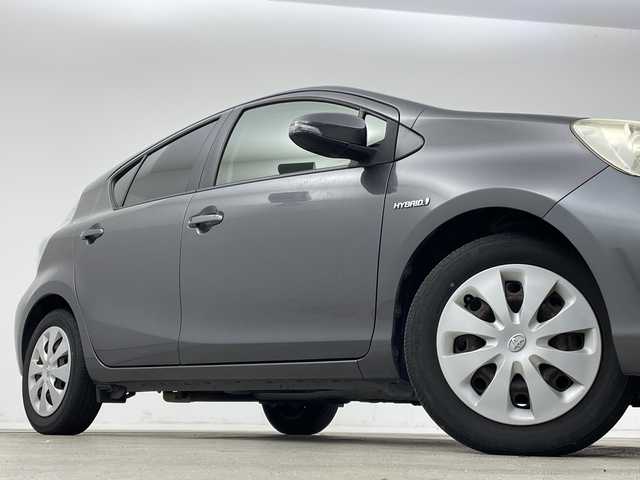 トヨタ アクア S 新潟県 2013(平25)年 7万km グレーメタリック 純正メモリナビ/BT/ワンセグ/バックカメラ/スマートキー/純正フロアマット/ETC/ハロゲンヘッドライト/オートライト/ウインカーミラー