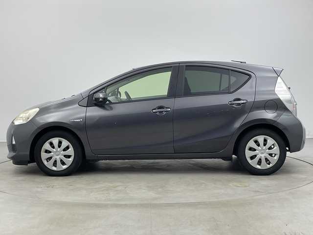 トヨタ アクア S 新潟県 2013(平25)年 7万km グレーメタリック 純正メモリナビ/BT/ワンセグ/バックカメラ/スマートキー/純正フロアマット/ETC/ハロゲンヘッドライト/オートライト/ウインカーミラー