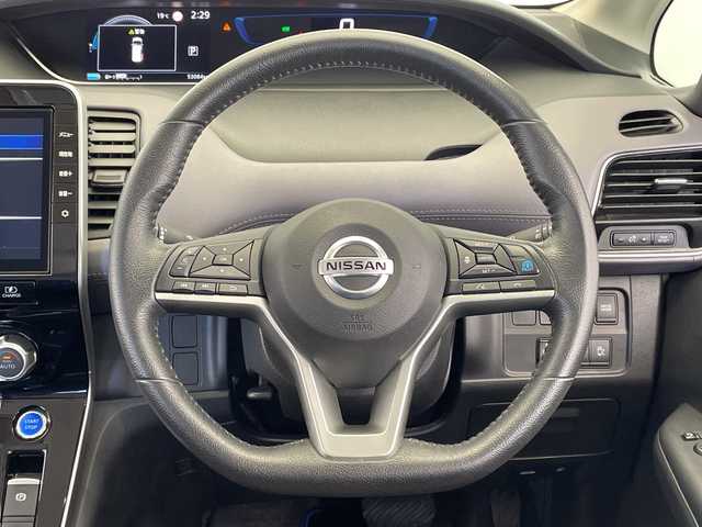 日産 セレナ e－パワー ハイウェイスター V 栃木県 2020(令2)年 5.3万km インペリアルアンバーP 純正SDナビ/（CD/DVD/フルセグTV/Bluetooth/SD）/全方位カメラ/プロパイロット/コーナーセンサー/ビルトインETC/前方ドライブレコーダー/両側パワースライドドア/デジタルインナーミラー/オートライト/LEDヘッドライト/横滑り防止装置/フォグランプ/スマートキー/プッシュスタート/ステアリングスイッチ/革巻きステアリング/ウィンカーミラー/純正16インチアルミホイール/純正フロアマット