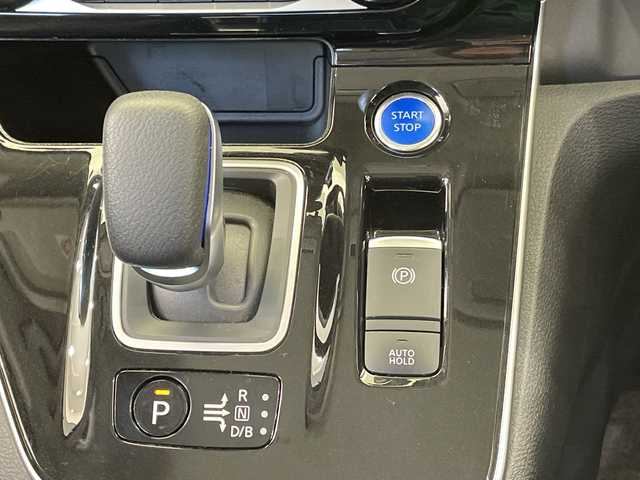 日産 セレナ e－パワー ハイウェイスター V 栃木県 2020(令2)年 5.3万km インペリアルアンバーP 純正SDナビ/（CD/DVD/フルセグTV/Bluetooth/SD）/全方位カメラ/プロパイロット/コーナーセンサー/ビルトインETC/前方ドライブレコーダー/両側パワースライドドア/デジタルインナーミラー/オートライト/LEDヘッドライト/横滑り防止装置/フォグランプ/スマートキー/プッシュスタート/ステアリングスイッチ/革巻きステアリング/ウィンカーミラー/純正16インチアルミホイール/純正フロアマット