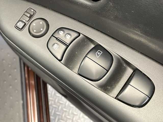 日産 セレナ e－パワー ハイウェイスター V 栃木県 2020(令2)年 5.3万km インペリアルアンバーP 純正SDナビ/（CD/DVD/フルセグTV/Bluetooth/SD）/全方位カメラ/プロパイロット/コーナーセンサー/ビルトインETC/前方ドライブレコーダー/両側パワースライドドア/デジタルインナーミラー/オートライト/LEDヘッドライト/横滑り防止装置/フォグランプ/スマートキー/プッシュスタート/ステアリングスイッチ/革巻きステアリング/ウィンカーミラー/純正16インチアルミホイール/純正フロアマット