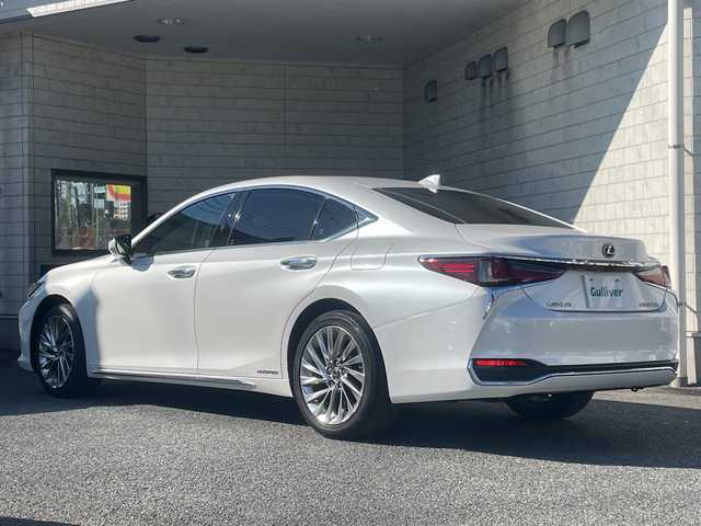レクサス ＥＳ 300h バージョンL 神奈川県 2020(令2)年 11.9万km ソニッククォーツ ワンオーナー/サンルーフ/Mark Levinsonスピーカー/純正ナビ/（CD/DVD/FM/AM/SD/USB/AUX/フルセグTV)/Miracast/全方位カメラ/前後ドライブレコーダー/ETC2.0/レーダークルーズコントロール/パドルシフト/ブラインドスポットモニター/レーンキープアシスト/前後コーナーセンサー/プリクラッシュ/横滑り防止装置/１００V充電/電動リアゲート/電動パーキングブレーキ/茶革シート/全席パワーシート、シートヒーター/D/N席メモリシート、エアシート/サイドバイザー/ステアリングヒーター/電動チルト/ISOFIX/純正フロアマット/純正アルミホイール/スペアキー×１、カードキー×１/保証書/取扱説明書