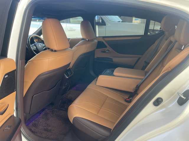 レクサス ＥＳ 300h バージョンL 神奈川県 2020(令2)年 11.9万km ソニッククォーツ ワンオーナー/サンルーフ/Mark Levinsonスピーカー/純正ナビ/（CD/DVD/FM/AM/SD/USB/AUX/フルセグTV)/Miracast/全方位カメラ/前後ドライブレコーダー/ETC2.0/レーダークルーズコントロール/パドルシフト/ブラインドスポットモニター/レーンキープアシスト/前後コーナーセンサー/プリクラッシュ/横滑り防止装置/１００V充電/電動リアゲート/電動パーキングブレーキ/茶革シート/全席パワーシート、シートヒーター/D/N席メモリシート、エアシート/サイドバイザー/ステアリングヒーター/電動チルト/ISOFIX/純正フロアマット/純正アルミホイール/スペアキー×１、カードキー×１/保証書/取扱説明書