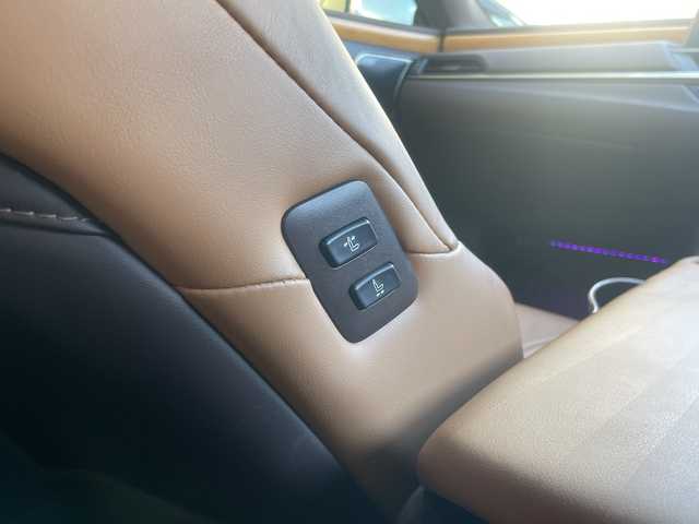 レクサス ＥＳ 300h バージョンL 神奈川県 2020(令2)年 11.9万km ソニッククォーツ ワンオーナー/サンルーフ/Mark Levinsonスピーカー/純正ナビ/（CD/DVD/FM/AM/SD/USB/AUX/フルセグTV)/Miracast/全方位カメラ/前後ドライブレコーダー/ETC2.0/レーダークルーズコントロール/パドルシフト/ブラインドスポットモニター/レーンキープアシスト/前後コーナーセンサー/プリクラッシュ/横滑り防止装置/１００V充電/電動リアゲート/電動パーキングブレーキ/茶革シート/全席パワーシート、シートヒーター/D/N席メモリシート、エアシート/サイドバイザー/ステアリングヒーター/電動チルト/ISOFIX/純正フロアマット/純正アルミホイール/スペアキー×１、カードキー×１/保証書/取扱説明書