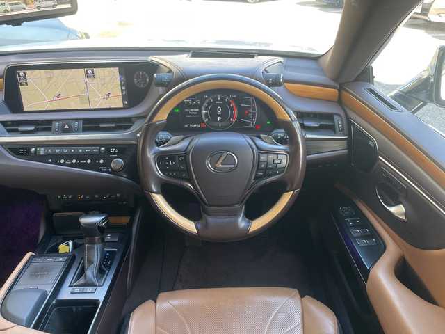 レクサス ＥＳ 300h バージョンL 神奈川県 2020(令2)年 11.9万km ソニッククォーツ ワンオーナー/サンルーフ/Mark Levinsonスピーカー/純正ナビ/（CD/DVD/FM/AM/SD/USB/AUX/フルセグTV)/Miracast/全方位カメラ/前後ドライブレコーダー/ETC2.0/レーダークルーズコントロール/パドルシフト/ブラインドスポットモニター/レーンキープアシスト/前後コーナーセンサー/プリクラッシュ/横滑り防止装置/１００V充電/電動リアゲート/電動パーキングブレーキ/茶革シート/全席パワーシート、シートヒーター/D/N席メモリシート、エアシート/サイドバイザー/ステアリングヒーター/電動チルト/ISOFIX/純正フロアマット/純正アルミホイール/スペアキー×１、カードキー×１/保証書/取扱説明書