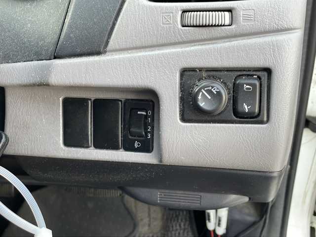 日産 ウイングロード Sエアロ スポーティーLTD 徳島県 2004(平16)年 16万km ホワイトパール パイオニアオーディオ/USB入力端子/キセノンヘッドライト/純正フロアマット/純正アルミホイール/ルーフレール/電動格納ミラー/フォグランプ/リモコンキー/取扱説明書/パワーステアリング/パワーウィンドウ