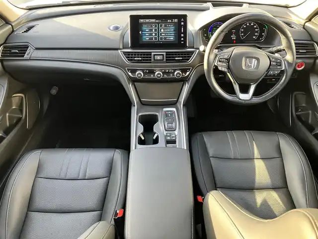 ホンダ アコード EX 静岡県 2021(令3)年 2.6万km プラチナホワイトパール エンジンスタートボタン/パワーステアリング/パワーウィンドウ/パドルシフト/アイドリングストップ/スマートキー/オートエアコン/レーダークルーズコントロール/USB入力端子/純正ETC/バックカメラ/純正8インチナビ（BT/フルセグ）/サンルーフ/純正フロアマット/純正アルミホイール車載/社外アルミホイール/D席N席パワーシート/レザーシート/全席シートヒーター/ABS/横滑り防止装置/レーンキープアシスト/オートライト/オートマチックハイビーム/LEDヘッドライト/W+サイドエアバッグ/衝突軽減システム/カーテンエアバッグ/BSM/ワイヤレス充電/ホンダセンシング