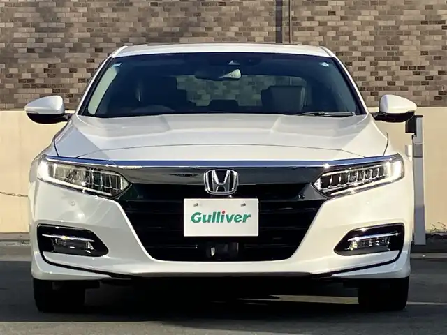ホンダ アコード EX 静岡県 2021(令3)年 2.6万km プラチナホワイトパール エンジンスタートボタン/パワーステアリング/パワーウィンドウ/パドルシフト/アイドリングストップ/スマートキー/オートエアコン/レーダークルーズコントロール/USB入力端子/純正ETC/バックカメラ/純正8インチナビ（BT/フルセグ）/サンルーフ/純正フロアマット/純正アルミホイール車載/社外アルミホイール/D席N席パワーシート/レザーシート/全席シートヒーター/ABS/横滑り防止装置/レーンキープアシスト/オートライト/オートマチックハイビーム/LEDヘッドライト/W+サイドエアバッグ/衝突軽減システム/カーテンエアバッグ/BSM/ワイヤレス充電/ホンダセンシング