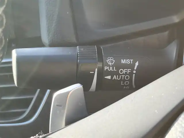 ホンダ アコード EX 静岡県 2021(令3)年 2.6万km プラチナホワイトパール エンジンスタートボタン/パワーステアリング/パワーウィンドウ/パドルシフト/アイドリングストップ/スマートキー/オートエアコン/レーダークルーズコントロール/USB入力端子/純正ETC/バックカメラ/純正8インチナビ（BT/フルセグ）/サンルーフ/純正フロアマット/純正アルミホイール車載/社外アルミホイール/D席N席パワーシート/レザーシート/全席シートヒーター/ABS/横滑り防止装置/レーンキープアシスト/オートライト/オートマチックハイビーム/LEDヘッドライト/W+サイドエアバッグ/衝突軽減システム/カーテンエアバッグ/BSM/ワイヤレス充電/ホンダセンシング