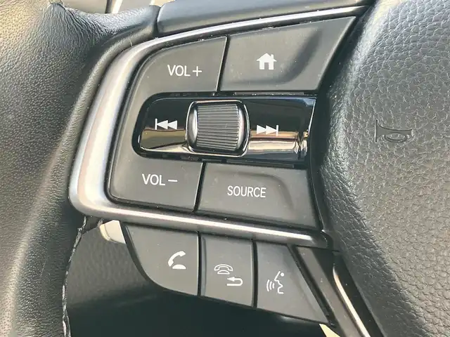 ホンダ アコード EX 静岡県 2021(令3)年 2.6万km プラチナホワイトパール エンジンスタートボタン/パワーステアリング/パワーウィンドウ/パドルシフト/アイドリングストップ/スマートキー/オートエアコン/レーダークルーズコントロール/USB入力端子/純正ETC/バックカメラ/純正8インチナビ（BT/フルセグ）/サンルーフ/純正フロアマット/純正アルミホイール車載/社外アルミホイール/D席N席パワーシート/レザーシート/全席シートヒーター/ABS/横滑り防止装置/レーンキープアシスト/オートライト/オートマチックハイビーム/LEDヘッドライト/W+サイドエアバッグ/衝突軽減システム/カーテンエアバッグ/BSM/ワイヤレス充電/ホンダセンシング