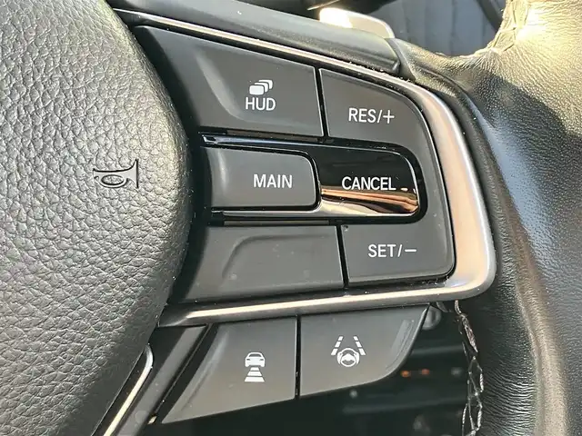 ホンダ アコード EX 静岡県 2021(令3)年 2.6万km プラチナホワイトパール エンジンスタートボタン/パワーステアリング/パワーウィンドウ/パドルシフト/アイドリングストップ/スマートキー/オートエアコン/レーダークルーズコントロール/USB入力端子/純正ETC/バックカメラ/純正8インチナビ（BT/フルセグ）/サンルーフ/純正フロアマット/純正アルミホイール車載/社外アルミホイール/D席N席パワーシート/レザーシート/全席シートヒーター/ABS/横滑り防止装置/レーンキープアシスト/オートライト/オートマチックハイビーム/LEDヘッドライト/W+サイドエアバッグ/衝突軽減システム/カーテンエアバッグ/BSM/ワイヤレス充電/ホンダセンシング