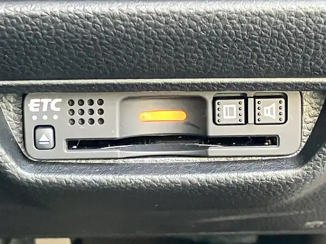 ホンダ アコード EX 静岡県 2021(令3)年 2.6万km プラチナホワイトパール エンジンスタートボタン/パワーステアリング/パワーウィンドウ/パドルシフト/アイドリングストップ/スマートキー/オートエアコン/レーダークルーズコントロール/USB入力端子/純正ETC/バックカメラ/純正8インチナビ（BT/フルセグ）/サンルーフ/純正フロアマット/純正アルミホイール車載/社外アルミホイール/D席N席パワーシート/レザーシート/全席シートヒーター/ABS/横滑り防止装置/レーンキープアシスト/オートライト/オートマチックハイビーム/LEDヘッドライト/W+サイドエアバッグ/衝突軽減システム/カーテンエアバッグ/BSM/ワイヤレス充電/ホンダセンシング