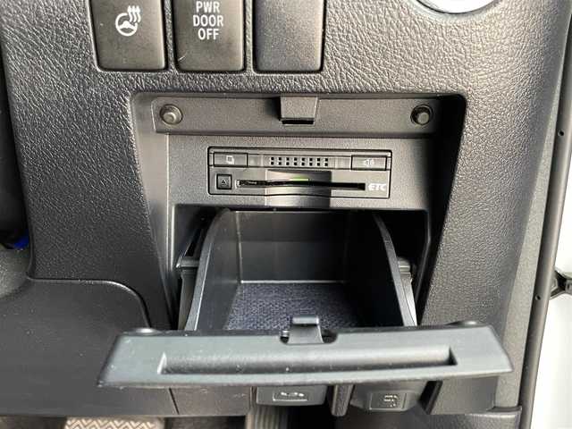 トヨタ ヴェルファイア Z Gエディション 大分県 2015(平27)年 5.5万km ホワイトパールクリスタルシャイン 社外ナビ/バックカメラ/CD/DVD/BT/フルセグ/フリップダウンモニター/ETC/サンルーフ/両側パワースライドドア/電動パーキング/オートホールド/衝突軽減ブレーキ/前席パワーシート/レーダークルーズコントロール/パワーバックドア/ステアリングヒーター/社外シーケンシャルウィンカー/LEDヘッドライト/モデリスタエアロ