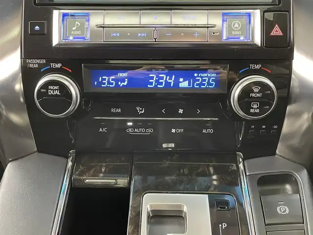 トヨタ ヴェルファイア Z Gエディション 大分県 2015(平27)年 5.5万km ホワイトパールクリスタルシャイン 社外ナビ/バックカメラ/CD/DVD/BT/フルセグ/フリップダウンモニター/ETC/サンルーフ/両側パワースライドドア/電動パーキング/オートホールド/衝突軽減ブレーキ/前席パワーシート/レーダークルーズコントロール/パワーバックドア/ステアリングヒーター/社外シーケンシャルウィンカー/LEDヘッドライト/モデリスタエアロ