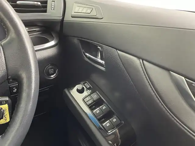 トヨタ ヴェルファイア Z Gエディション 大分県 2015(平27)年 5.5万km ホワイトパールクリスタルシャイン 社外ナビ/バックカメラ/CD/DVD/BT/フルセグ/フリップダウンモニター/ETC/サンルーフ/両側パワースライドドア/電動パーキング/オートホールド/衝突軽減ブレーキ/前席パワーシート/レーダークルーズコントロール/パワーバックドア/ステアリングヒーター/社外シーケンシャルウィンカー/LEDヘッドライト/モデリスタエアロ