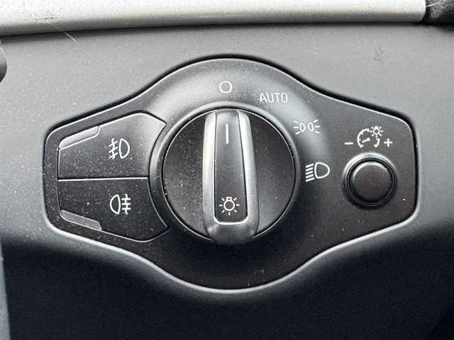 アウディ Ａ４ アバント 2．0 TFSIクワトロ 愛知県 2015(平27)年 5.9万km グレイシアホワイトメタリック /禁煙車/正規ディーラー車//アウディMMIナビ//フルセグTV.BT.SD//ビルトインETC//バックカメラ//黒本革シート//前席パワーシート//前席シートヒーター//アドバンストキーシステム//アシスタンスパッケージ//アダプティブクルーズコントロール//アウディサイドアシスト//アクティブレーンアシスト//アウディブレーキプレワーニング//レインセンサー//パーキングエイド//パワーバックドア//HIDオートライト//フロントフォグランプ//電子パーキング//ブレーキホールド//パドルシフト/ルーフレール//純正１７インチアルミ//横滑り防止装置//アイドリングストップ//電動格納ミラーウインカー//純正フロアマット//新車保証書/取扱説明書(車.ナビ)//スペアキー/記録簿R6.R2-R4