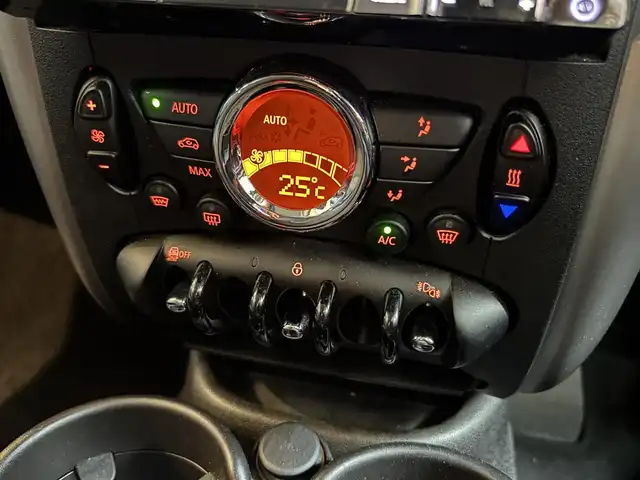 ＭＩＮＩ ミニ クロスオーバー クーパー D 宮城県 2016(平28)年 5.7万km ブルーブラック 社外メモリナビ　/フルセグＴＶ　/バックカメラ　/Ｂｌｕｅｔｏｏｔｈ機能　/キセノンライト　/オートライト　/フロント／バックフォグランプ　　/１６インチＡＷ　/キーレスキー　/ＥＴＣ　/前後ドライブレコーダー　/ワンオーナー