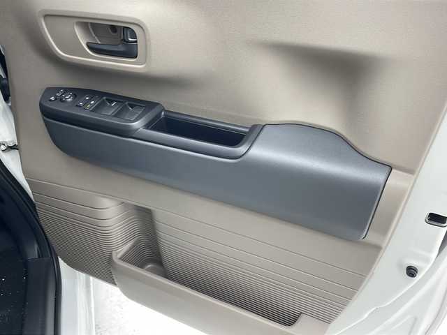 ホンダ Ｎ ＢＯＸ JOY 沖縄県 2024(令6)年 0.1万km未満 プラチナホワイトパール パワースライドドア　/シートヒーター　/クリアランスソナー　/ステアリングスイッチ　/クルーズコントロール　/ウィンカーミラー　/ＵＳＢポート　/ＬＥＤオートライト　/プッシュスタート　/スマートキー　/スペアキー