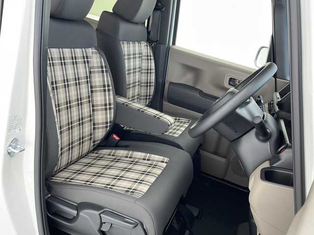ホンダ Ｎ ＢＯＸ JOY 沖縄県 2024(令6)年 0.1万km未満 プラチナホワイトパール パワースライドドア　/シートヒーター　/クリアランスソナー　/ステアリングスイッチ　/クルーズコントロール　/ウィンカーミラー　/ＵＳＢポート　/ＬＥＤオートライト　/プッシュスタート　/スマートキー　/スペアキー