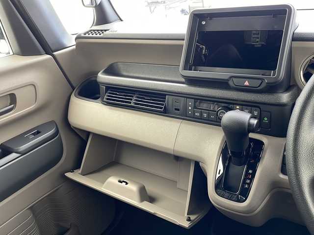 ホンダ Ｎ ＢＯＸ JOY 沖縄県 2024(令6)年 0.1万km未満 プラチナホワイトパール パワースライドドア　/シートヒーター　/クリアランスソナー　/ステアリングスイッチ　/クルーズコントロール　/ウィンカーミラー　/ＵＳＢポート　/ＬＥＤオートライト　/プッシュスタート　/スマートキー　/スペアキー