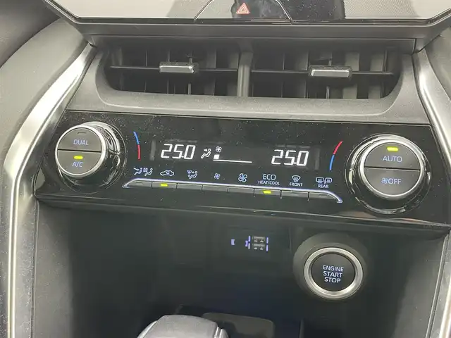 トヨタ ハリアー S 岡山県 2021(令3)年 6.3万km ホワイトパールクリスタルシャイン レーダークルーズコントロール/ビルトインETC/プリクラッシュセーフティ/RMPアルミホイール/LEDヘッドライト/オートハイビーム/純正９インチディスプレイオーディオ/Carplay/Bluetooth/USB接続/ブレーキホールド/踏み間違い防止