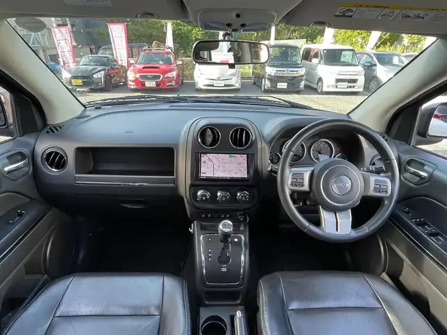 クライスラー・ジープ ジープ コンパス リミテッド 埼玉県 2012(平24)年 6.6万km 紺 サンルーフ/レザーシート/パワーシート/シートヒーター/ETC/プレミアムオーディオ　Boston/メーカーナビTV/AM/FM/BT/TV/CD/バックカメラ/左サイドカメラ/クルーズコントロール/キセノンヘッドライト/純正18インチAW/プッシュスタート