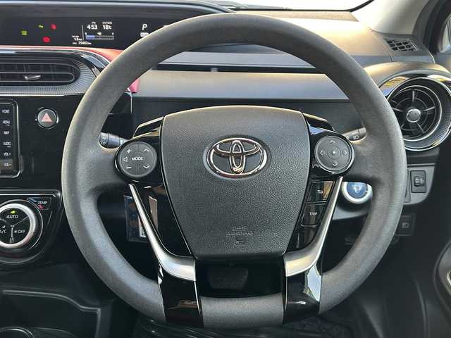 トヨタ アクア S 茨城県 2019(令1)年 7.6万km クリアエメラルドパールクリスタルシャイン ToyotaSafetySene/【PCS/LDA】/純正SDナビ/【AM/FM/CD/DVD/BT/フルセグ】/バックカメラ/ETC/前後ドラレコ/コーナーセンサー/ステアリングスイッチ/オートライト/オートハイビーム/保証書/取扱説明書