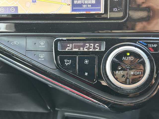 トヨタ アクア S 茨城県 2019(令1)年 7.6万km クリアエメラルドパールクリスタルシャイン ToyotaSafetySene/【PCS/LDA】/純正SDナビ/【AM/FM/CD/DVD/BT/フルセグ】/バックカメラ/ETC/前後ドラレコ/コーナーセンサー/ステアリングスイッチ/オートライト/オートハイビーム/保証書/取扱説明書