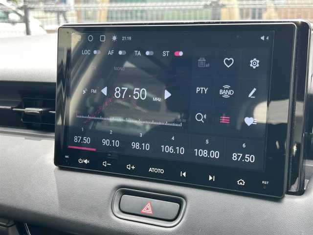 ホンダ ヴェゼル ハイブリッド e:HEV X 広島県 2023(令5)年 1.4万km プラチナホワイトパール ディスプレイオーディオ/（AM/FM/BT/USB）/バックカメラ/レーダークルーズコントロール/レーンキープアシスト/前後コーナーセンサー/衝突被害軽減システム/純正AW16インチ/電子パーキングシステム/前後ドラレコ/LEDライト/LEDフォグ/オートライト/Honda CONNECT for Gathers/ナビ装着用スペシャルパッケージ