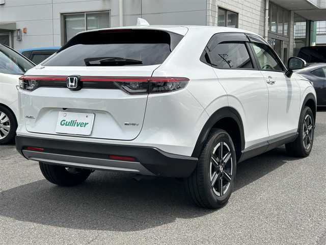ホンダ ヴェゼル ハイブリッド e:HEV X 広島県 2023(令5)年 1.4万km プラチナホワイトパール ディスプレイオーディオ/（AM/FM/BT/USB）/バックカメラ/レーダークルーズコントロール/レーンキープアシスト/前後コーナーセンサー/衝突被害軽減システム/純正AW16インチ/電子パーキングシステム/前後ドラレコ/LEDライト/LEDフォグ/オートライト/Honda CONNECT for Gathers/ナビ装着用スペシャルパッケージ