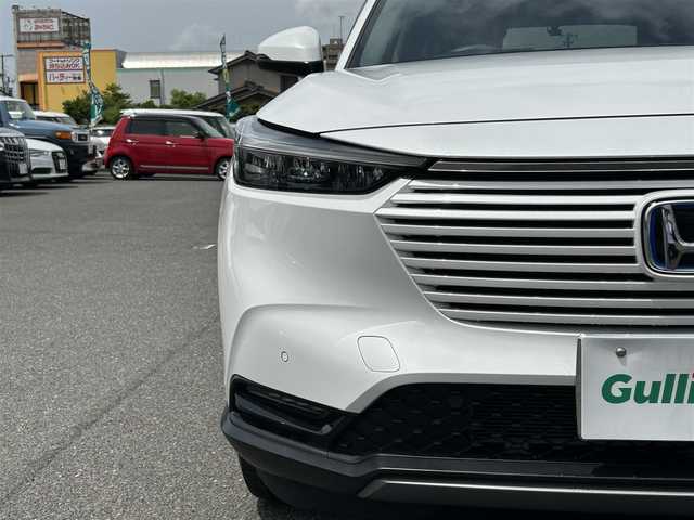 ホンダ ヴェゼル ハイブリッド e:HEV X 広島県 2023(令5)年 1.4万km プラチナホワイトパール ディスプレイオーディオ/（AM/FM/BT/USB）/バックカメラ/レーダークルーズコントロール/レーンキープアシスト/前後コーナーセンサー/衝突被害軽減システム/純正AW16インチ/電子パーキングシステム/前後ドラレコ/LEDライト/LEDフォグ/オートライト/Honda CONNECT for Gathers/ナビ装着用スペシャルパッケージ
